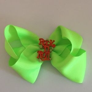 Never been worn Hair bow! Very cute!